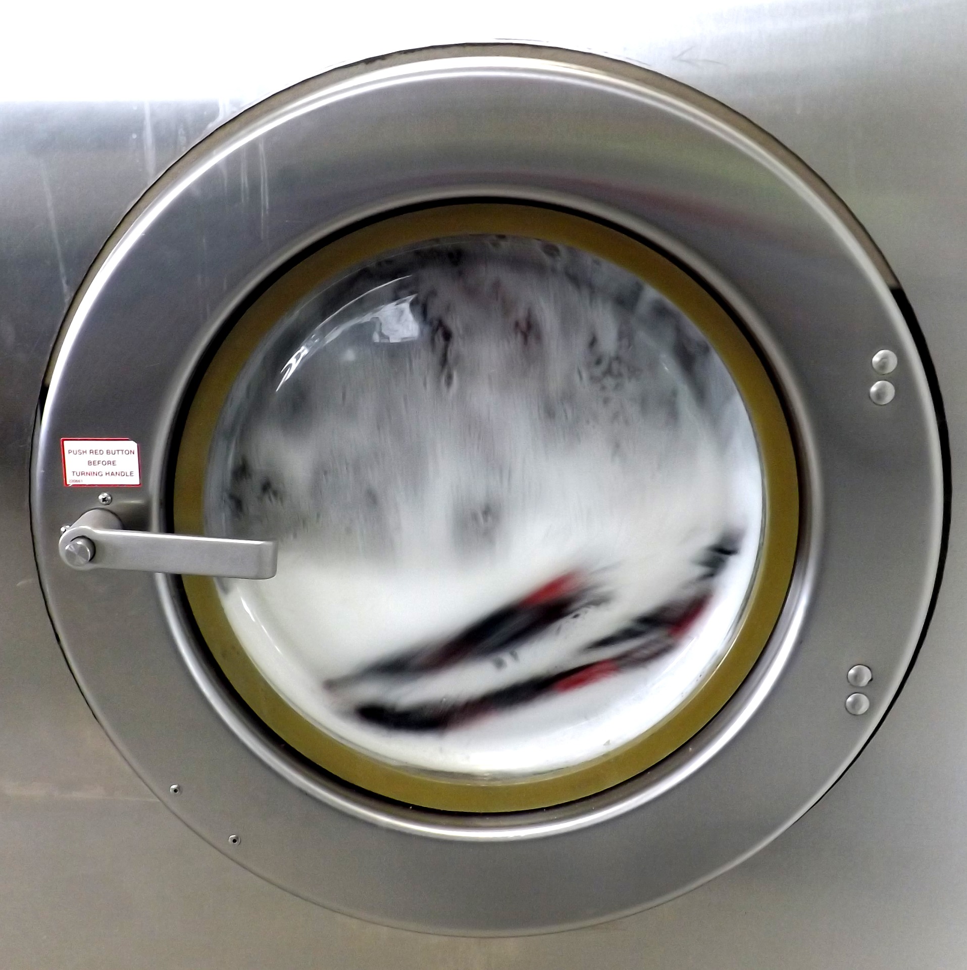 El detergente para lavar la ropa en la lavadora: ¿mejor líquido, en polvo o  en cápsulas?